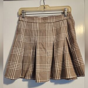 Hollister Ultra High Rise Skirt. Tan and cream plaid. Size Medium